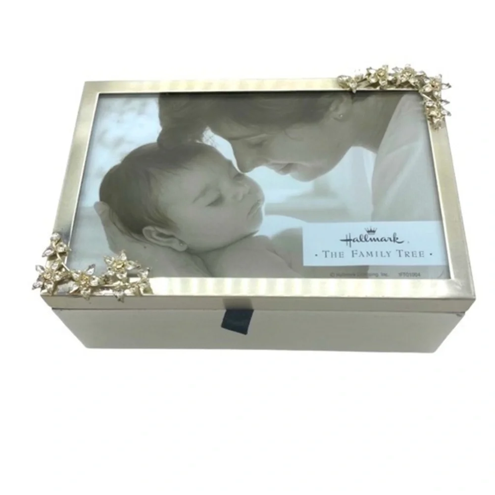 Hallmark The Family Tree Treasure Box/Trinket Box With Framed Top